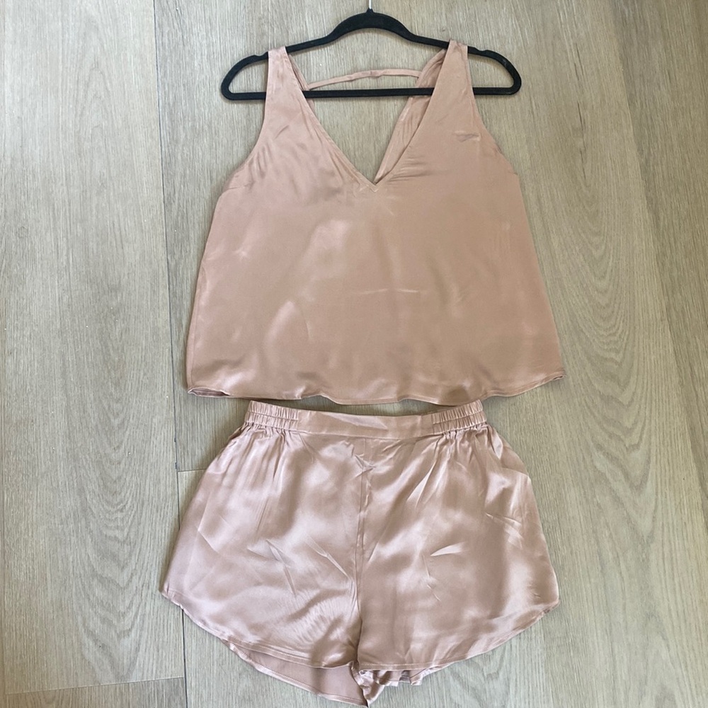 Lunya washable silk v-neck tank sleep set